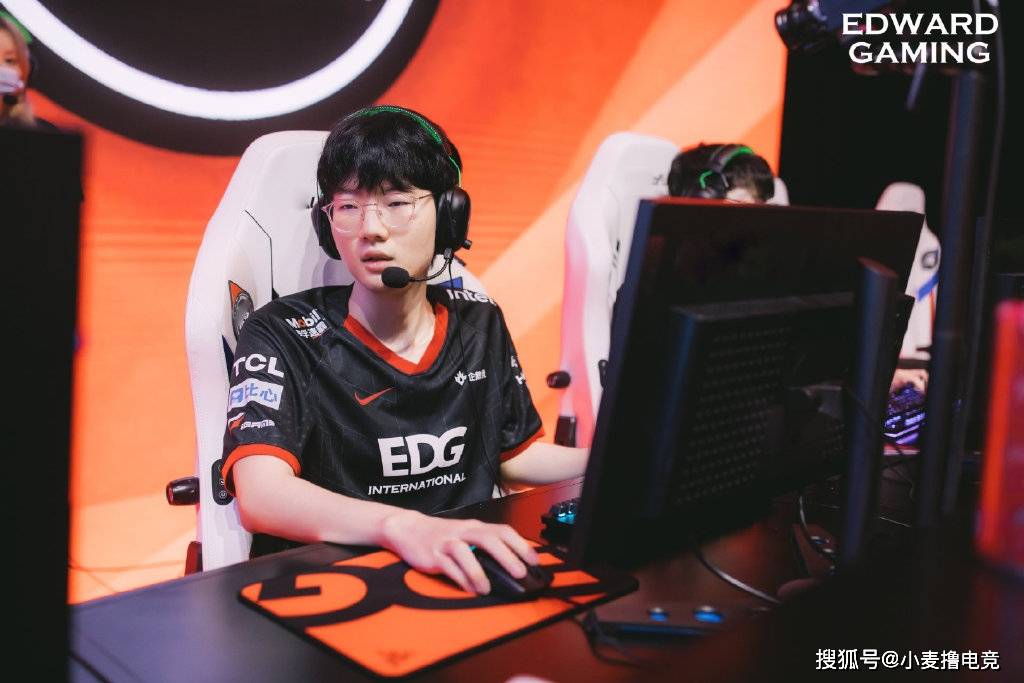 Rookie迎来十五赛季高光表现，SKT球迷沸腾！的简单介绍