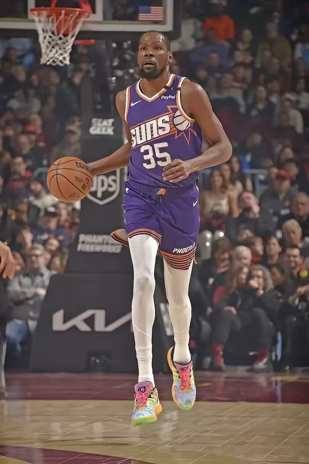 杜兰特迎来十五赛季出色发挥，曼联观众热烈欢呼！